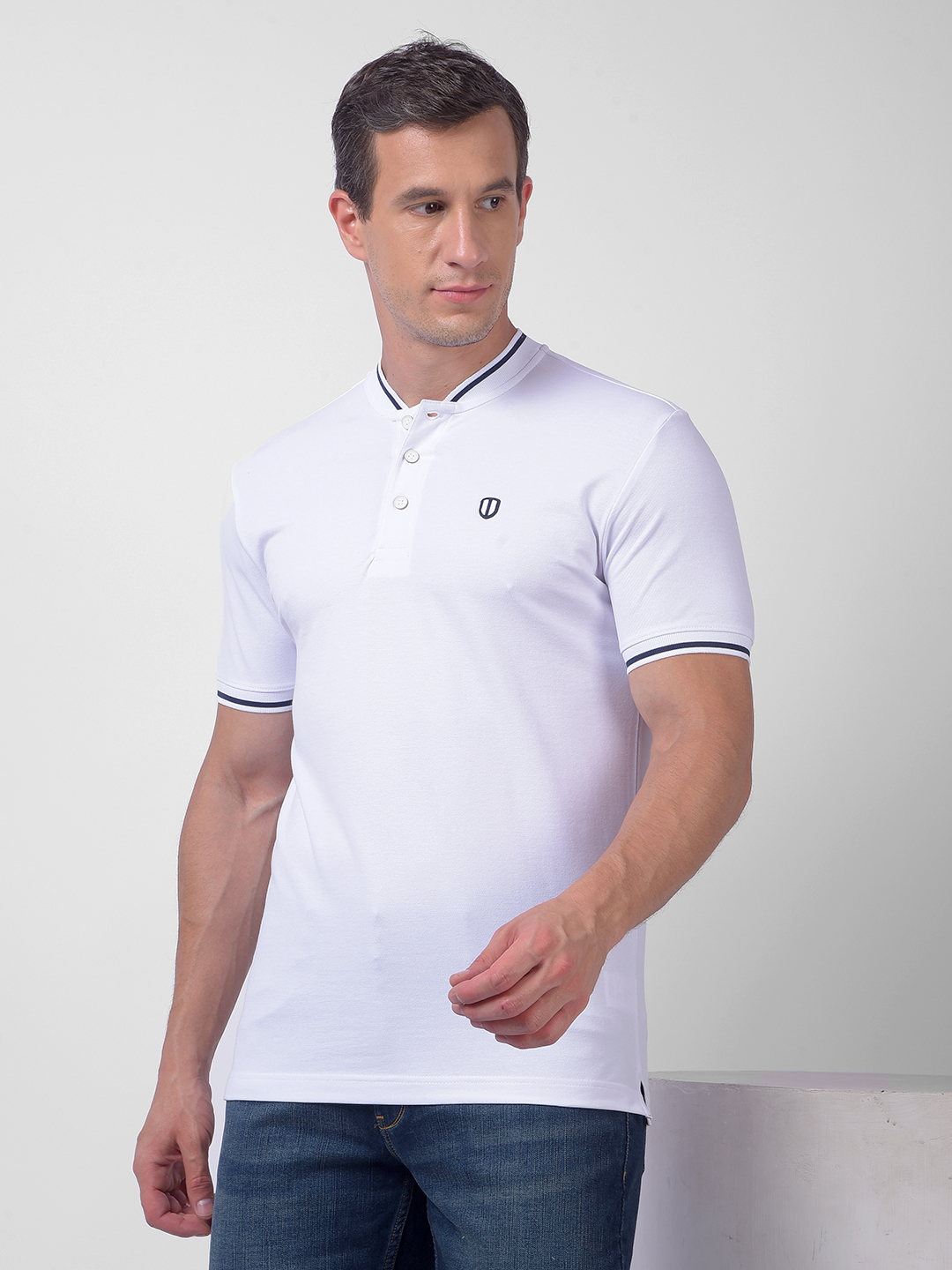 Numero Uno Men White Henley Neck Regular Fit T-Shirt